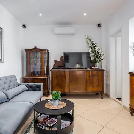 リザ * ツァヴタット