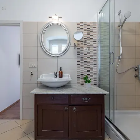 ヴィラ リザ ツァヴタット